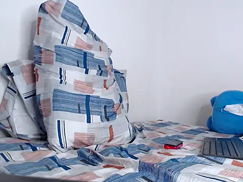 Snapshot of SimonRoberth chatting on 10-16-25, 09:27 SimonRoberth online show from 10-16-25, 09:27