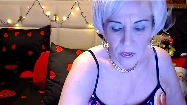 Snapshot of HappyWomanOn chatting on 12-13-24, 10:13 HappyWomanOn online show from 12-13-24, 10:13