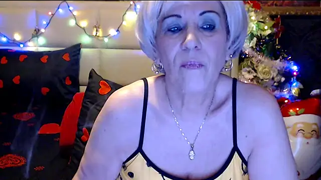 Snapshot of HappyWomanOn chatting on 12-14-24, 10:24 HappyWomanOn online show from 12-14-24, 10:24