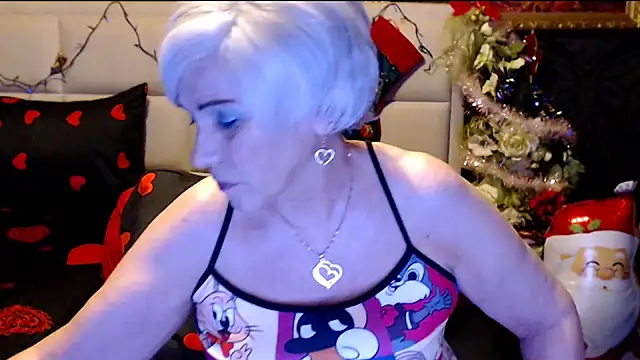 Snapshot of HappyWomanOn chatting on 12-15-24, 07:31 HappyWomanOn online show from 12-15-24, 07:31