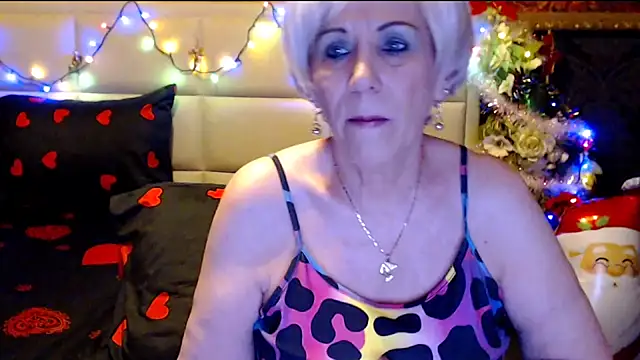 Snapshot of HappyWomanOn chatting on 12-16-24, 07:10 HappyWomanOn online show from 12-16-24, 07:10