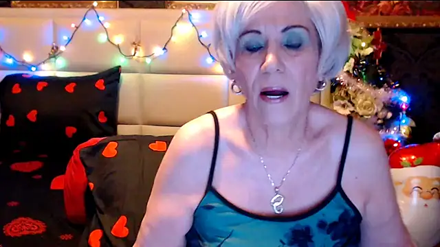 Snapshot of HappyWomanOn chatting on 12-17-24, 05:15 HappyWomanOn online show from 12-17-24, 05:15