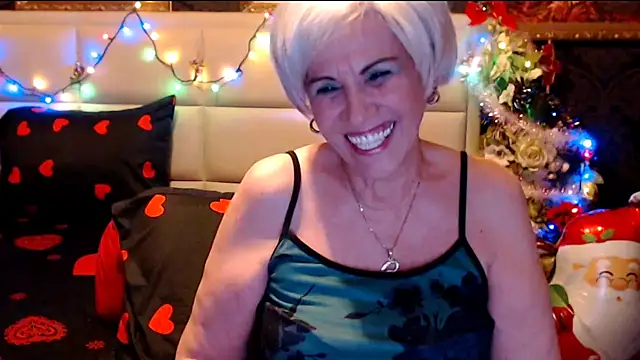 Snapshot of HappyWomanOn chatting on 12-17-24, 08:21 HappyWomanOn online show from 12-17-24, 08:21
