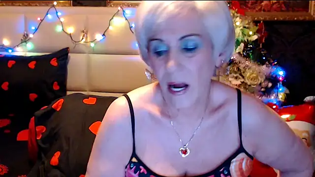 Snapshot of HappyWomanOn chatting on 12-21-24, 07:38 HappyWomanOn online show from 12-21-24, 07:38