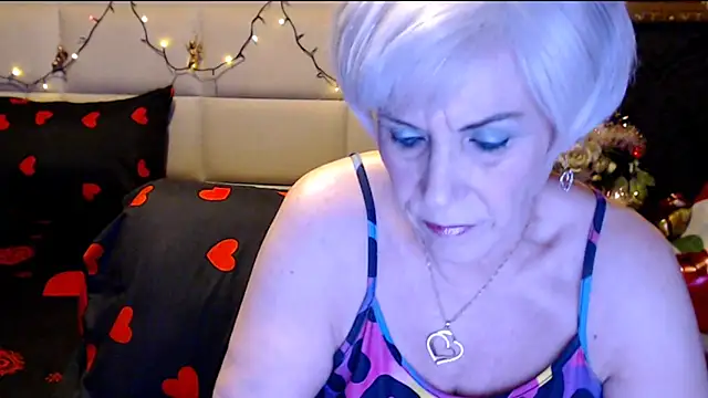 Snapshot of HappyWomanOn chatting on 12-22-24, 07:21 HappyWomanOn online show from 12-22-24, 07:21