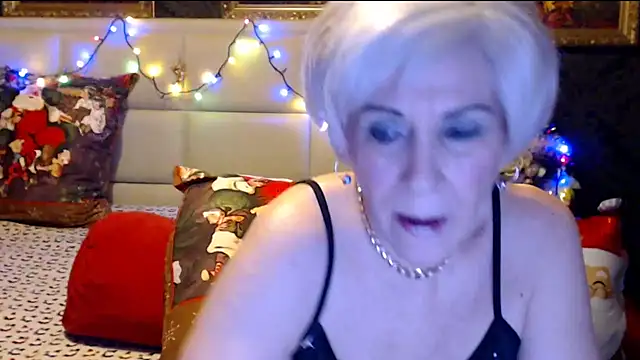 Snapshot of HappyWomanOn chatting on 12-25-24, 11:11 HappyWomanOn online show from 12-25-24, 11:11