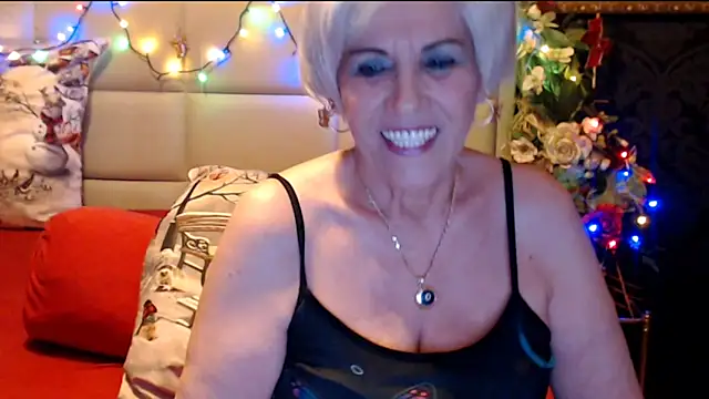 Snapshot of HappyWomanOn chatting on 01-04-25, 10:34 HappyWomanOn online show from 01-04-25, 10:34