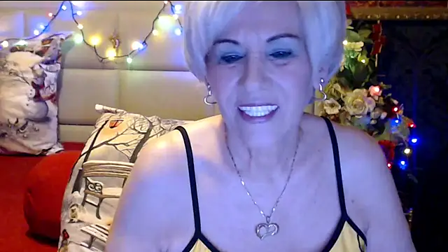 Snapshot of HappyWomanOn chatting on 01-05-25, 10:32 HappyWomanOn online show from 01-05-25, 10:32