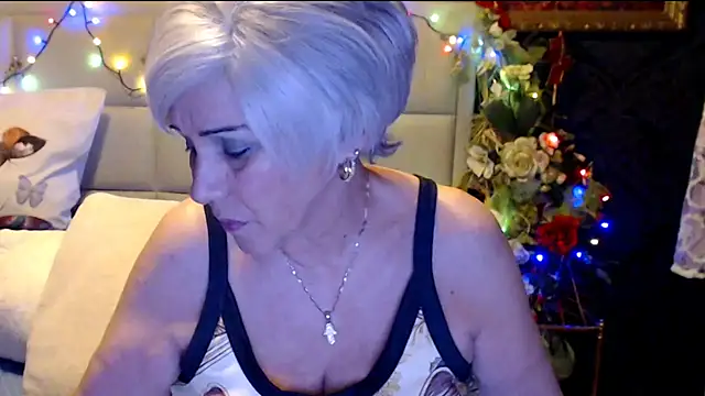 Snapshot of HappyWomanOn chatting on 01-18-25, 10:28 HappyWomanOn online show from 01-18-25, 10:28
