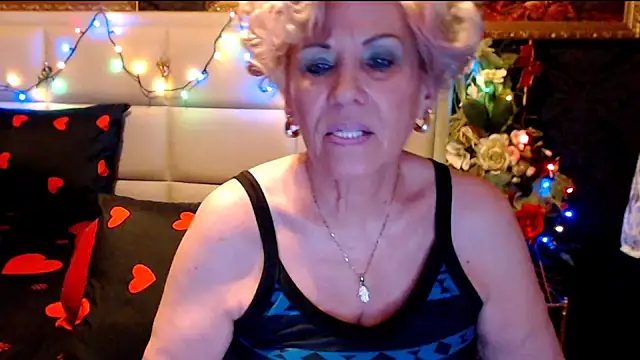 Snapshot of HappyWomanOn chatting on 01-24-25, 11:04 HappyWomanOn online show from 01-24-25, 11:04