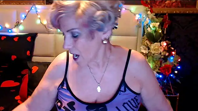 Snapshot of HappyWomanOn chatting on 01-24-25, 07:28 HappyWomanOn online show from 01-24-25, 07:28