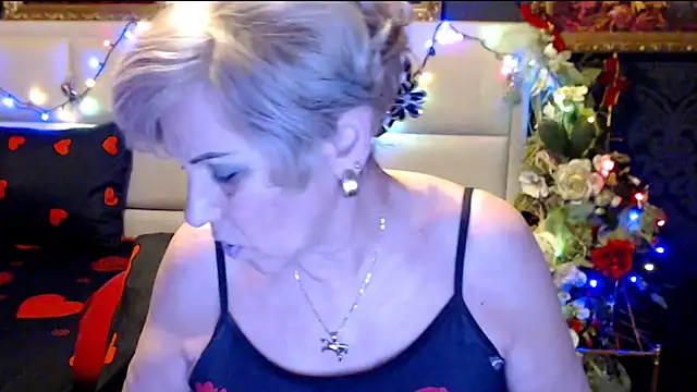 Snapshot of HappyWomanOn chatting on 01-29-25, 10:27 HappyWomanOn online show from 01-29-25, 10:27