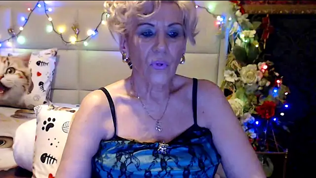 Snapshot of HappyWomanOn chatting on 02-04-25, 10:43 HappyWomanOn online show from 02-04-25, 10:43