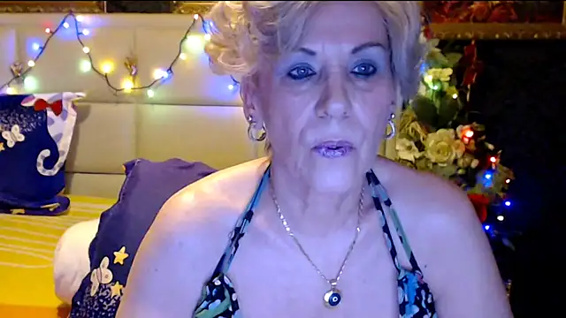Snapshot of HappyWomanOn chatting on 02-11-25, 10:37 HappyWomanOn online show from 02-11-25, 10:37