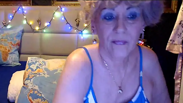 Snapshot of HappyWomanOn chatting on 03-22-25, 10:39 HappyWomanOn online show from 03-22-25, 10:39