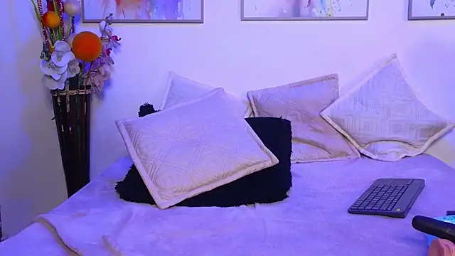 Snapshot of Marianaa_Lopezz chatting on 01-04-25, 10:55 Marianaa Lopezz online show from 01-04-25, 10:55