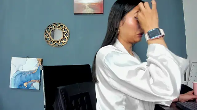 nia  white online show from 12-11-24, 04:09