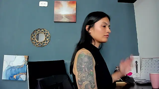 nia  white online show from 12-23-24, 08:03