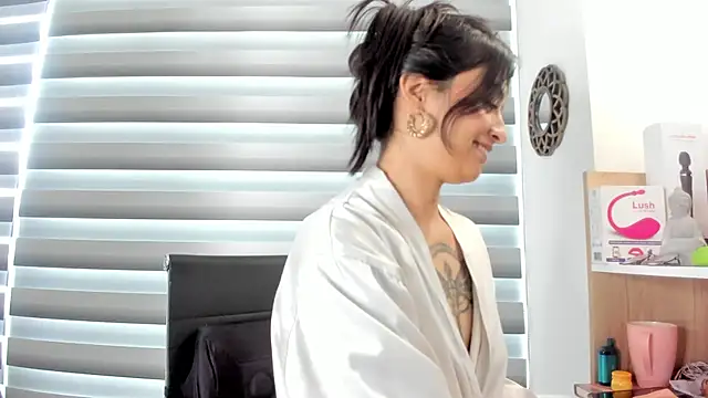 nia  white online show from 03-11-25, 05:46