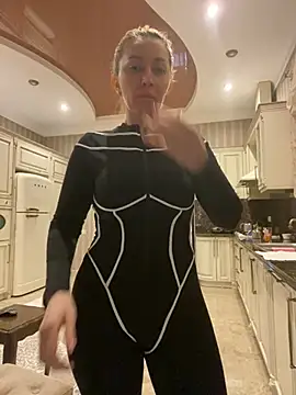 Amazoniiaa online show from 01-28-25, 11:28