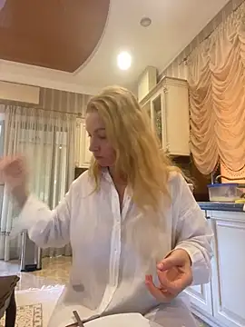 Amazoniiaa online show from 09-14-25, 06:23
