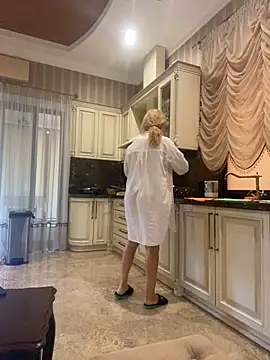 Amazoniiaa online show from 09-18-25, 09:22
