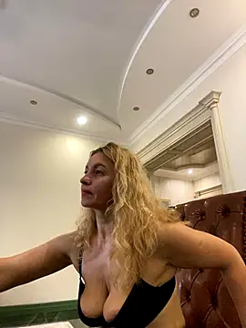 Amazoniiaa online show from 10-26-25, 09:26