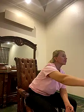 Amazoniiaa online show from 10-28-25, 07:05