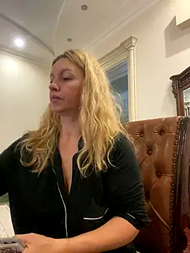 Amazoniiaa online show from 11-14-25, 08:24