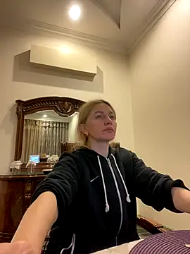 Amazoniiaa online show from 11-25-25, 02:50