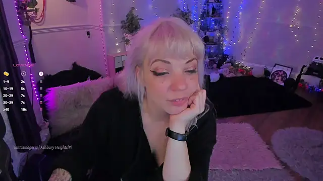 AliceW0lf online show from 10-13-25, 09:04