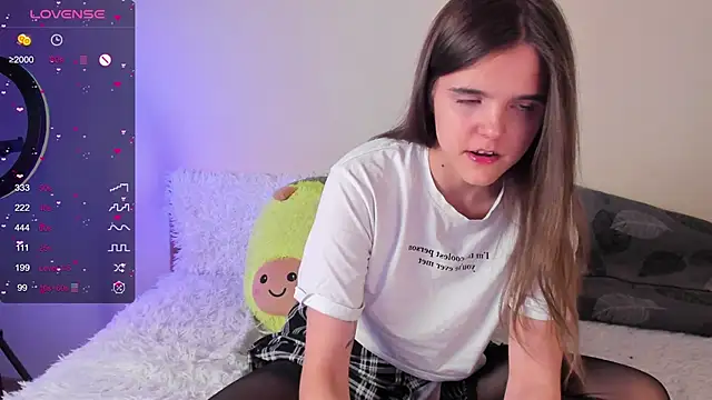 Snapshot of Ema_X_Love chatting on 02-05-26, 08:13 Ema X Love online show from 02-05-26, 08:13