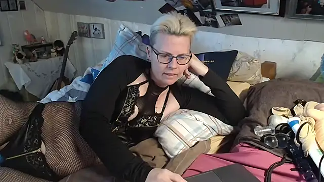 MaryG online show from 02-28-25, 01:58