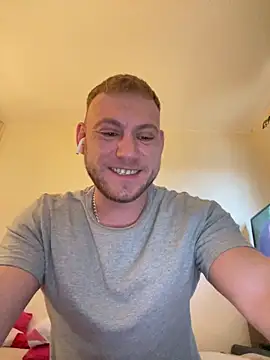 Snapshot of Weestud94 chatting on 02-01-25, 03:18 Weestud94 online show from 02-01-25, 03:18