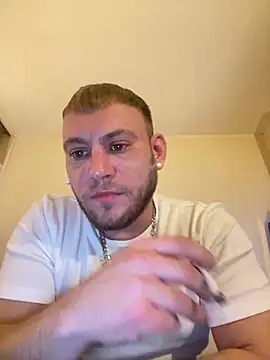 Snapshot of Weestud94 chatting on 02-06-25, 04:58 Weestud94 online show from 02-06-25, 04:58