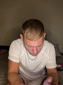 Snapshot of Weestud94 chatting on 10-02-25, 11:28 Weestud94 online show from 10-02-25, 11:28