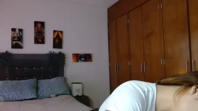 Snapshot of 3littleschoolteens chatting on 10-14-25, 04:30 3littleschoolteens online show from 10-14-25, 04:30