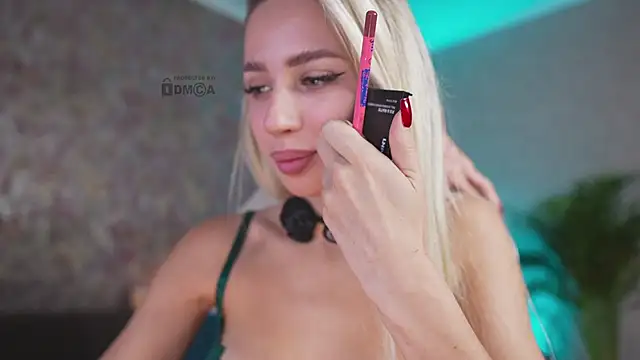 Snapshot of misstics_ chatting on 10-25-25, 03:51 misstics online show from 10-25-25, 03:51