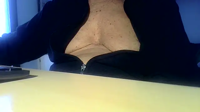 Snapshot of tachione2 chatting on 11-19-25, 03:01 tachione2 online show from 11-19-25, 03:01