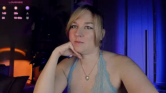 Snapshot of 5_in_one chatting on 10-24-25, 04:20 5 in one online show from 10-24-25, 04:20