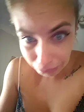 Snapshot of Keli_Jessi chatting on 10-14-25, 06:20 Keli Jessi online show from 10-14-25, 06:20