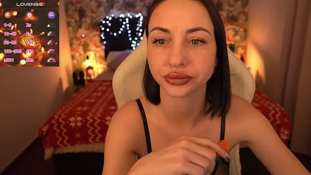 Snapshot of KristiiMax chatting on 12-28-24, 05:23 KristiiMax online show from 12-28-24, 05:23