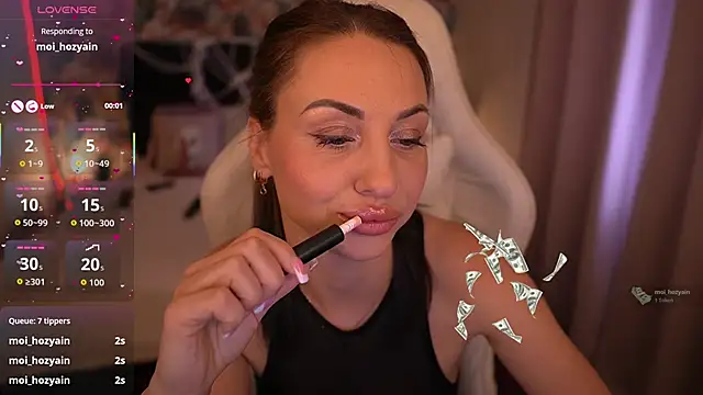 Snapshot of KristiiMax chatting on 10-28-25, 10:41 KristiiMax online show from 10-28-25, 10:41