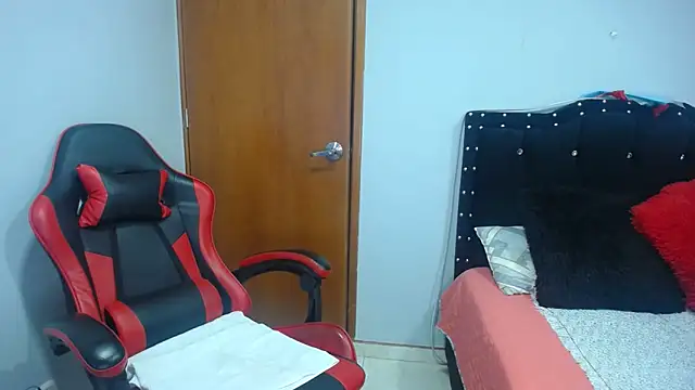 Snapshot of Ursulawhite69 chatting on 02-14-26, 12:18 Ursulawhite69 online show from 02-14-26, 12:18