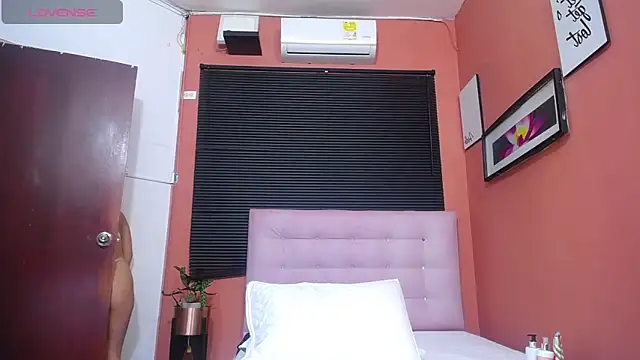 veronicaroose  online show from 02-28-25, 12:31