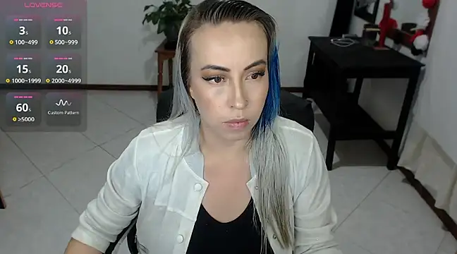 Snapshot of charlottezoe15 chatting on 03-13-25, 01:10 charlottezoe15 online show from 03-13-25, 01:10