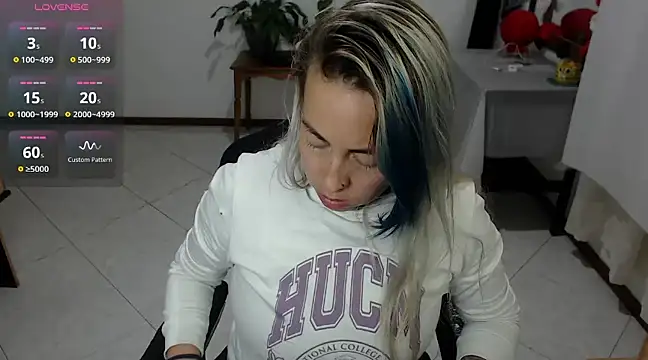 Snapshot of charlottezoe15 chatting on 03-23-25, 02:48 charlottezoe15 online show from 03-23-25, 02:48