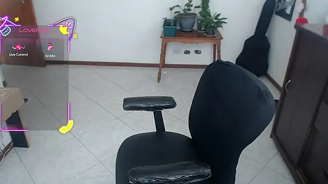 Snapshot of charlottezoe15 chatting on 10-14-25, 05:14 charlottezoe15 online show from 10-14-25, 05:14