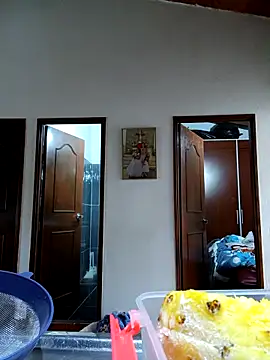 LunaZambrano online show from 10-30-25, 02:40