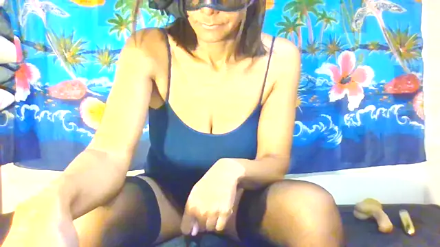 laetitiafun online show from 03-10-25, 01:10